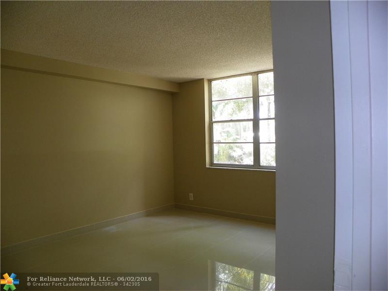 4898 NW 29th Ct 114, Lauderdale Lakes, FL 33313