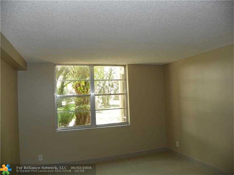 4898 NW 29th Ct 114, Lauderdale Lakes, FL 33313