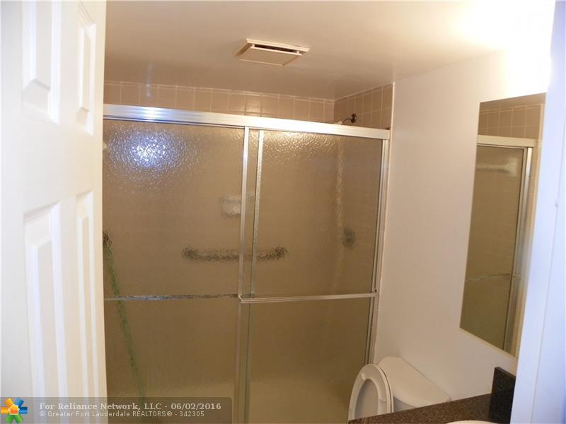 4898 NW 29th Ct 114, Lauderdale Lakes, FL 33313