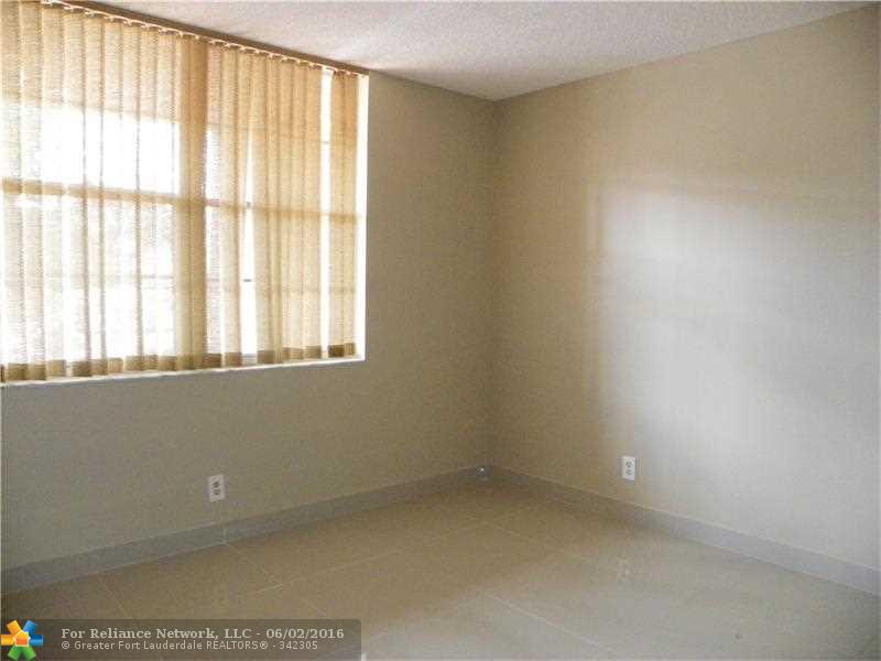 4898 NW 29th Ct 114, Lauderdale Lakes, FL 33313