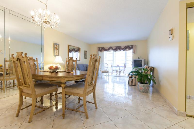 5051 W Oakland Park Boulevard, Lauderdale Lakes, FL 33313