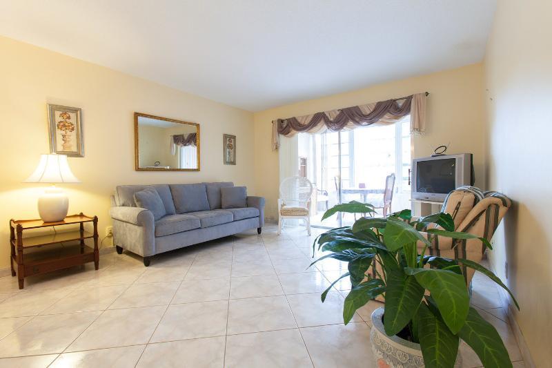 5051 W Oakland Park Boulevard, Lauderdale Lakes, FL 33313