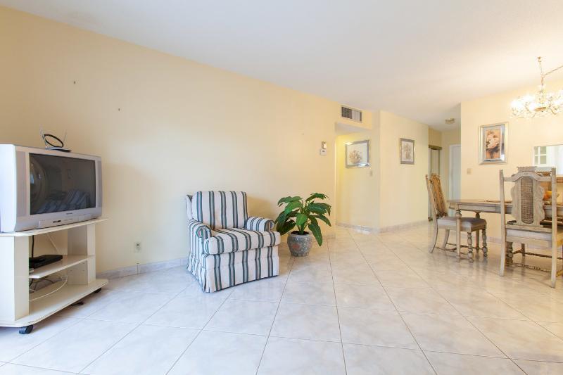 5051 W Oakland Park Boulevard, Lauderdale Lakes, FL 33313