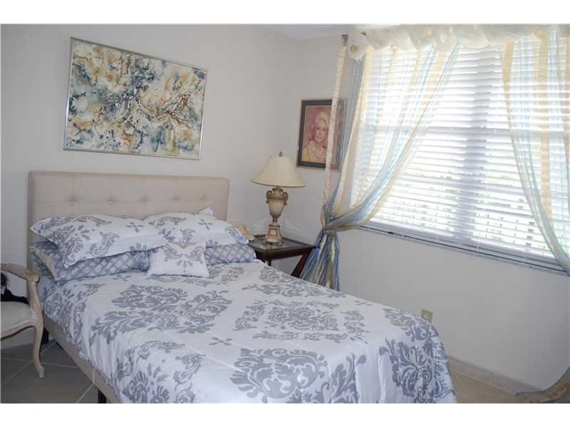 2650 Northwest 49th Ave, Lauderdale Lakes, FL 33313