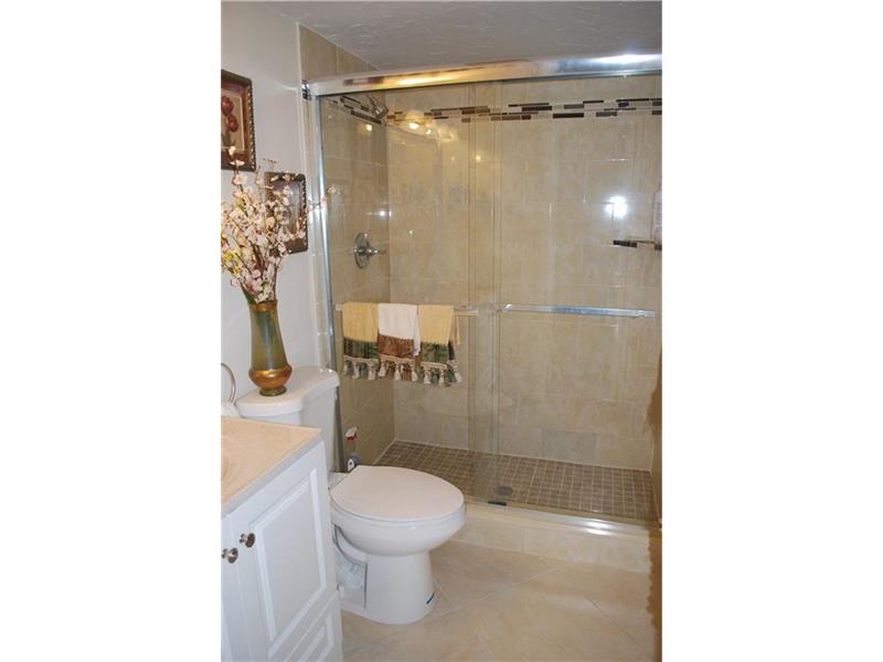 2650 Northwest 49th Ave, Lauderdale Lakes, FL 33313