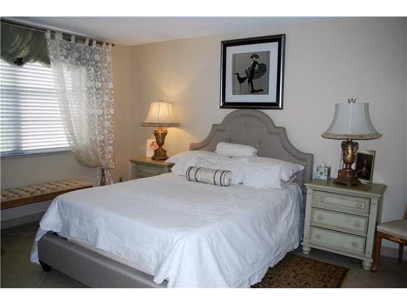 2650 Northwest 49th Ave, Lauderdale Lakes, FL 33313