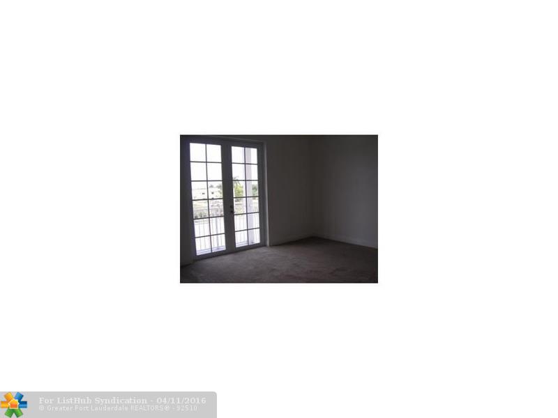 6989 N Lakeside Cir 226, Davie, FL 33314