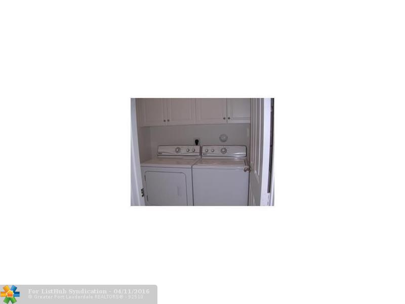 6989 N Lakeside Cir 226, Davie, FL 33314