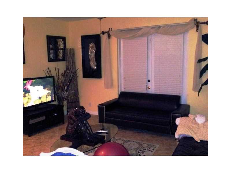 4661 Southwest 75th Way, Davie, FL 33314