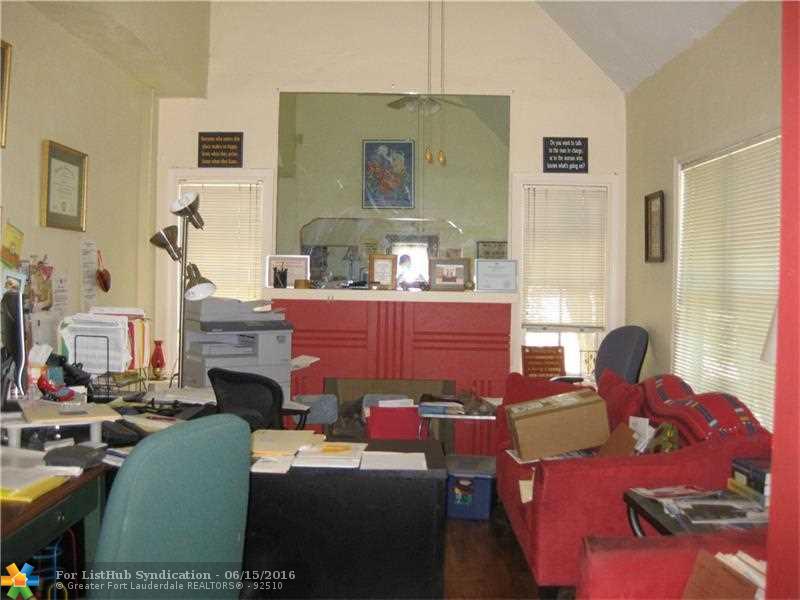 300 SE 19th St, Fort Lauderdale, FL 33316