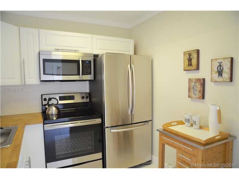 5102 NW 36th St 412, Lauderdale Lakes, FL 33319