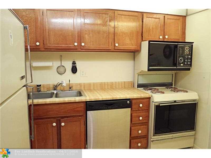 3760 Inverrary Dr 3U, Lauderhill, FL 33319