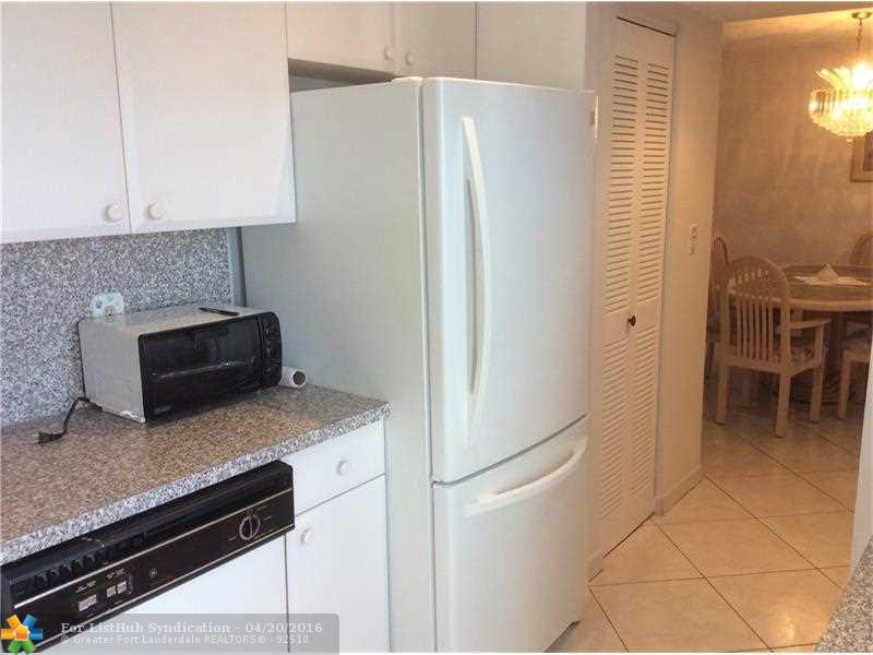 4050 NW 42nd Ave 413, Lauderdale Lakes, FL 33319