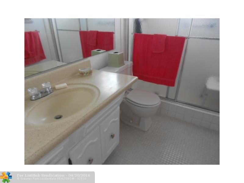 4050 NW 42nd Ave 413, Lauderdale Lakes, FL 33319