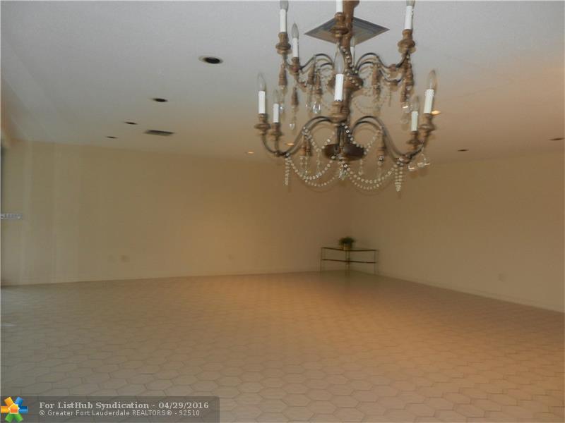 4600 King Palm Dr, Tamarac, FL 33319