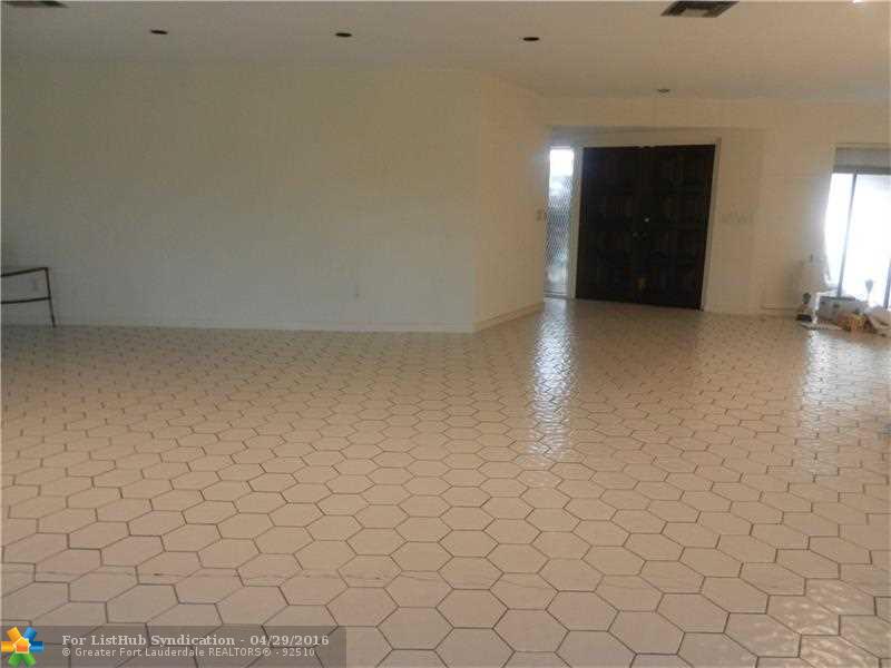 4600 King Palm Dr, Tamarac, FL 33319
