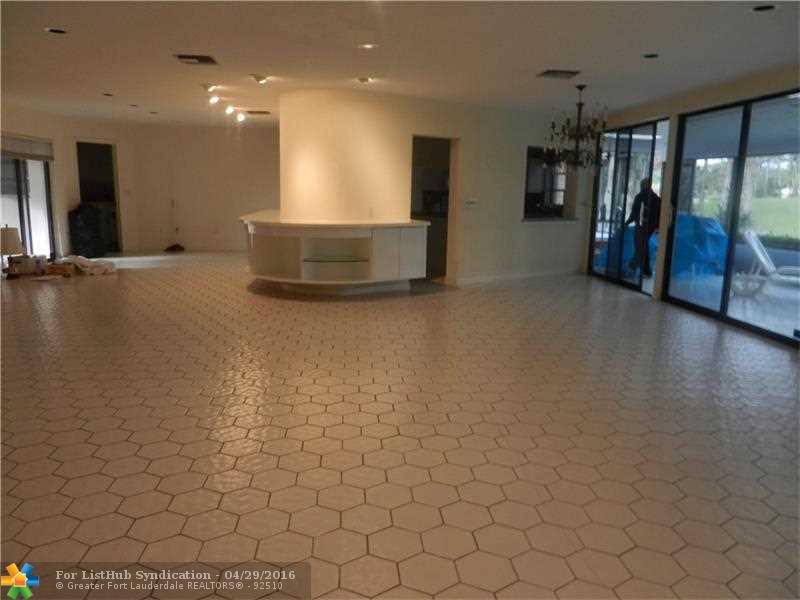 4600 King Palm Dr, Tamarac, FL 33319