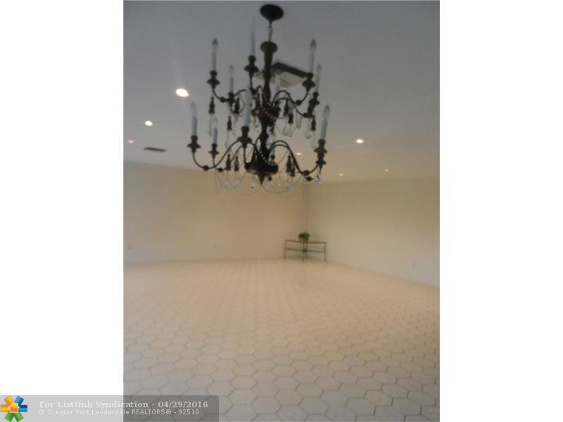 4600 King Palm Dr, Tamarac, FL 33319
