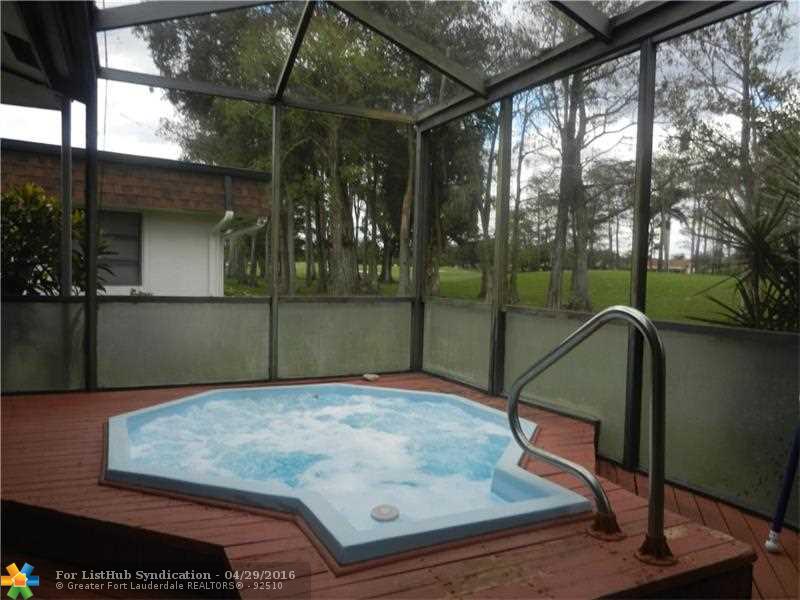 4600 King Palm Dr, Tamarac, FL 33319