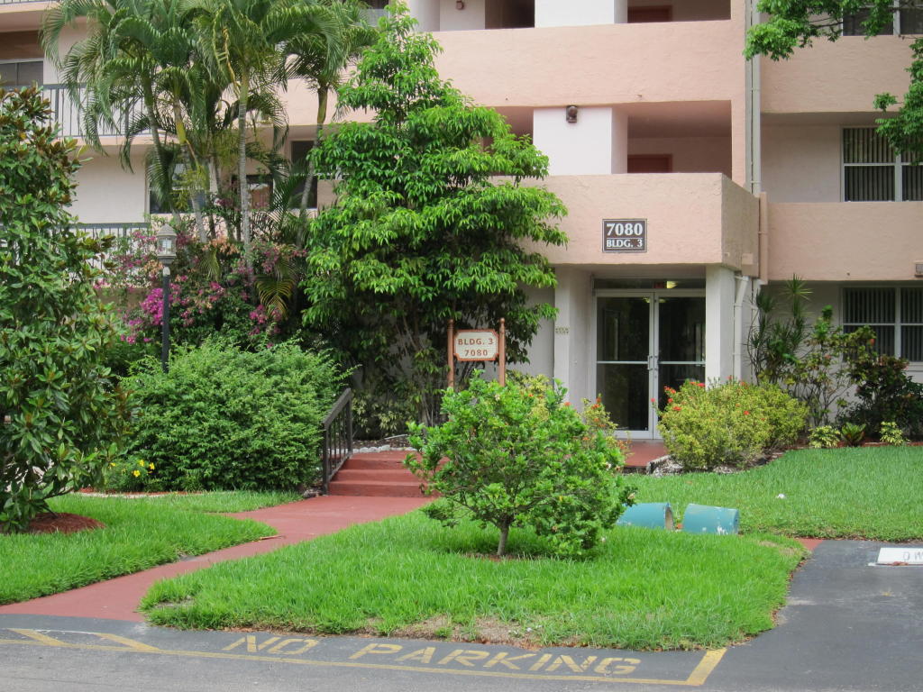 7080 Environ Boulevard, Lauderhill, FL 33319