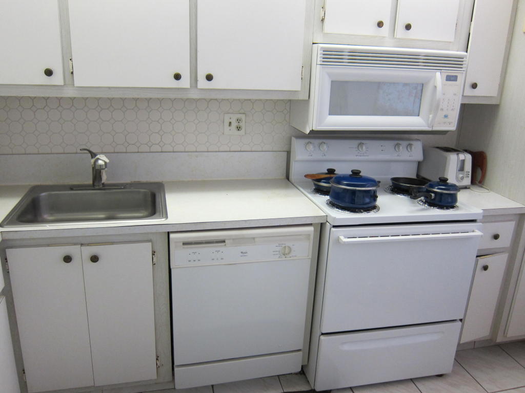 7080 Environ Boulevard, Lauderhill, FL 33319