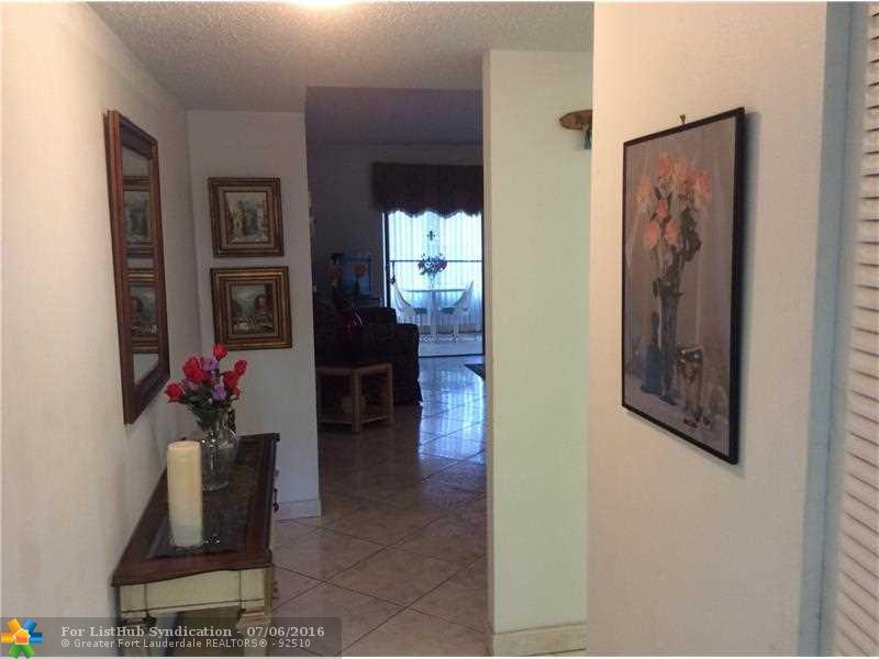 4281 NW 41st St 211, Lauderdale Lakes, FL 33319