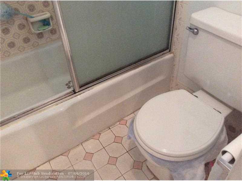 4281 NW 41st St 211, Lauderdale Lakes, FL 33319