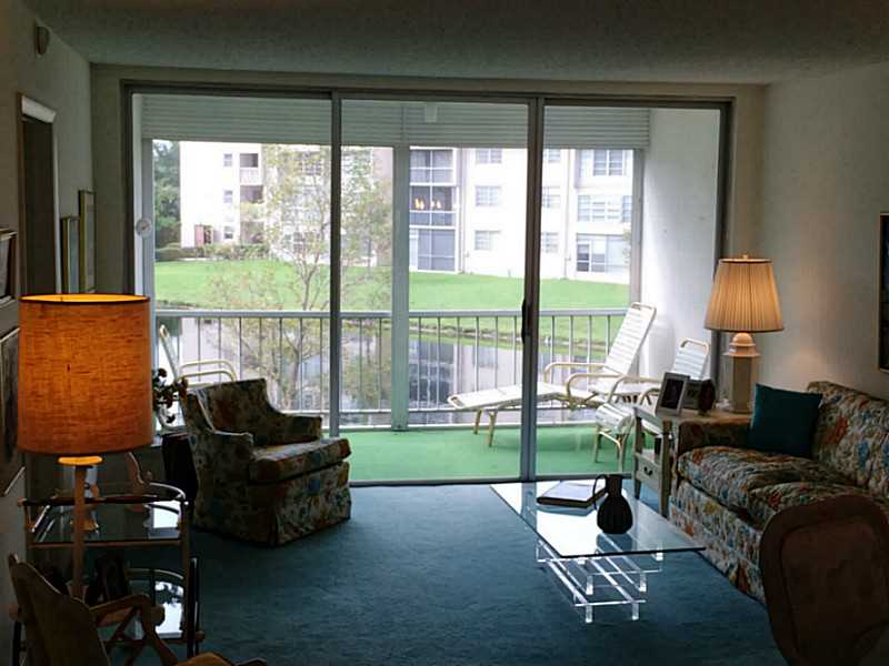 6051 NW 61 Avenue #210, Tamarac, FL 33319