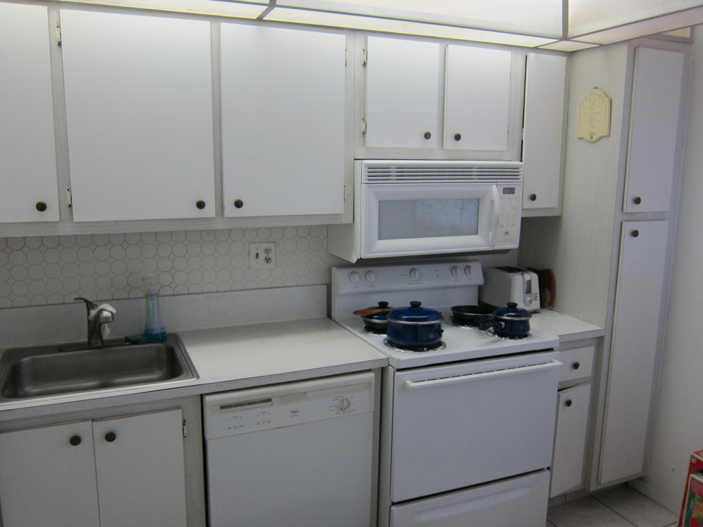 7080 Environ Boulevard, Lauderhill, FL 33319
