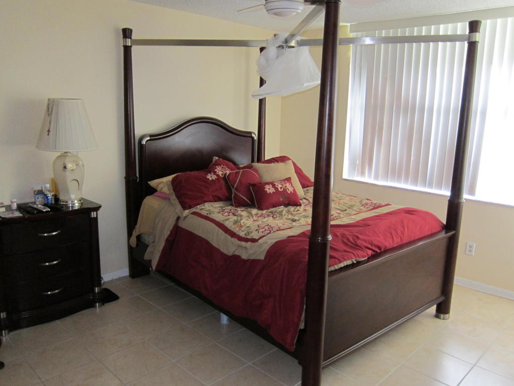 7080 Environ Boulevard, Lauderhill, FL 33319