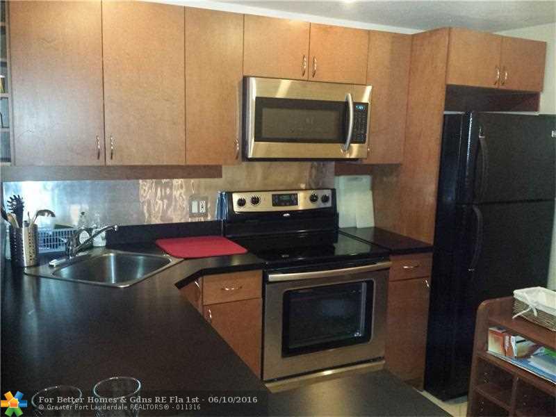 3660 Inverrary Dr # 1A, Lauderhill, FL 33319