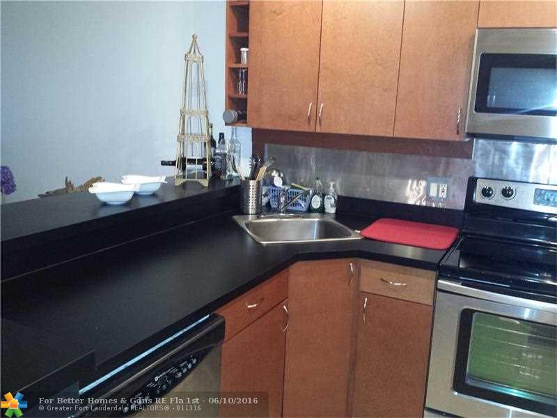 3660 Inverrary Dr # 1A, Lauderhill, FL 33319