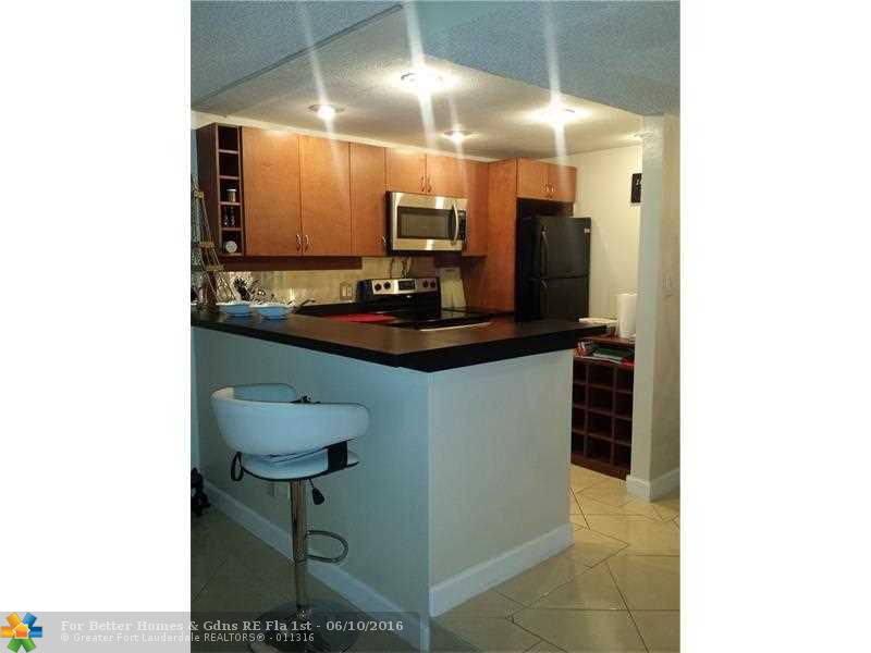 3660 Inverrary Dr # 1A, Lauderhill, FL 33319