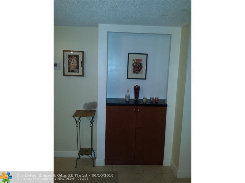 3660 Inverrary Dr # 1A, Lauderhill, FL 33319