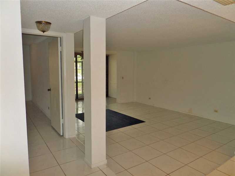 3670 Inverrary Dr 1A, Lauderhill, FL 33319