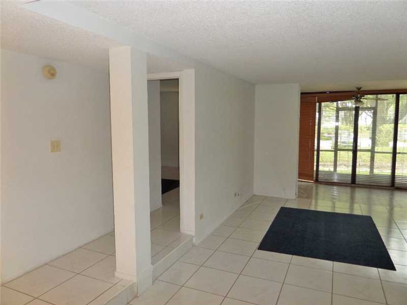 3670 Inverrary Dr 1A, Lauderhill, FL 33319