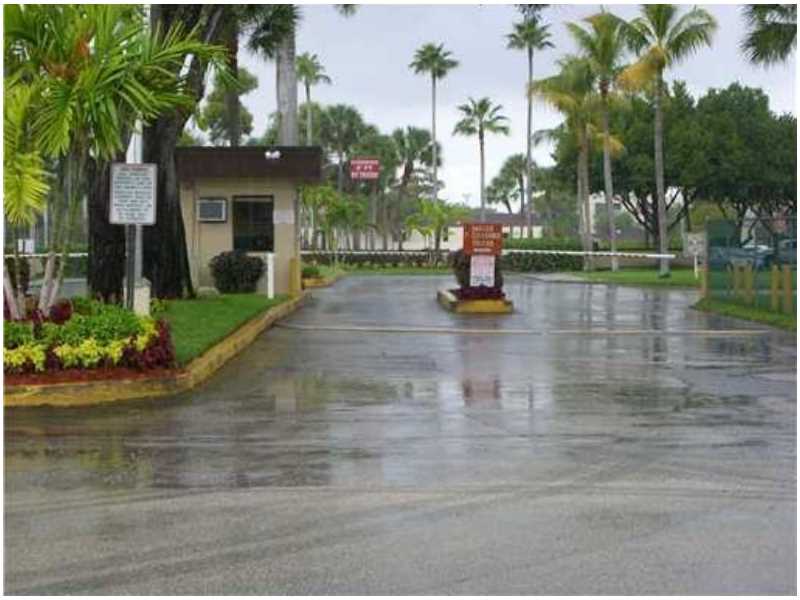 3361 NW 47th Ter 425, Lauderdale Lakes, FL 33319