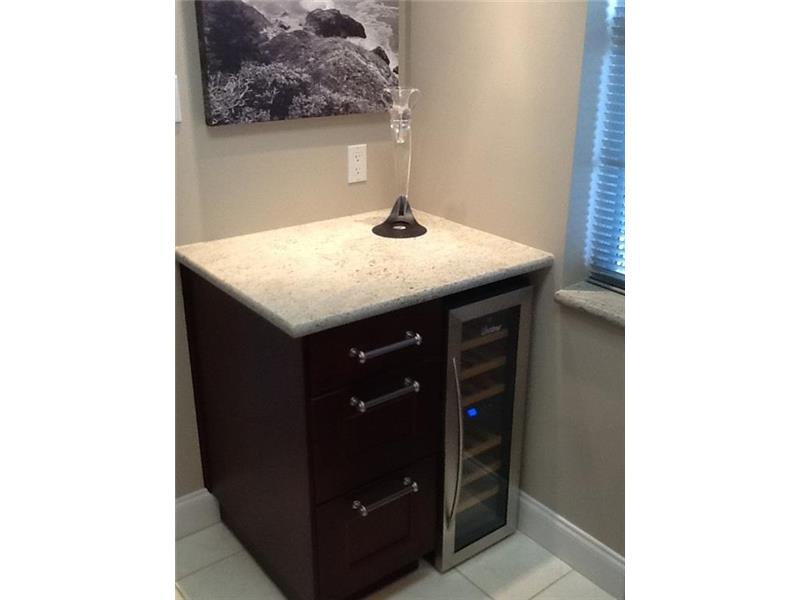 3361 NW 47th Ter 425, Lauderdale Lakes, FL 33319