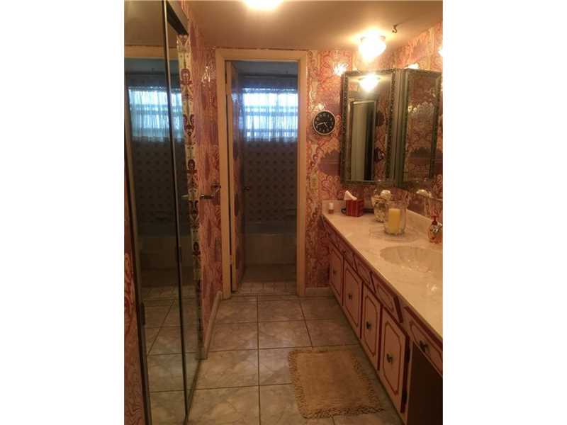 4141 Northwest 44th Ave, Lauderdale Lakes, FL 33319