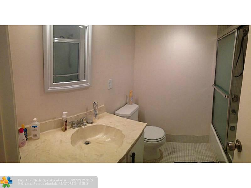 6260 S Falls Circle Dr 204, Lauderhill, FL 33319