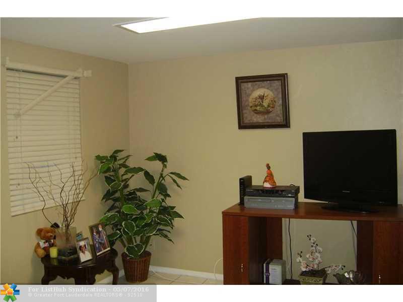 4720 NW 44th St, Tamarac, FL 33319