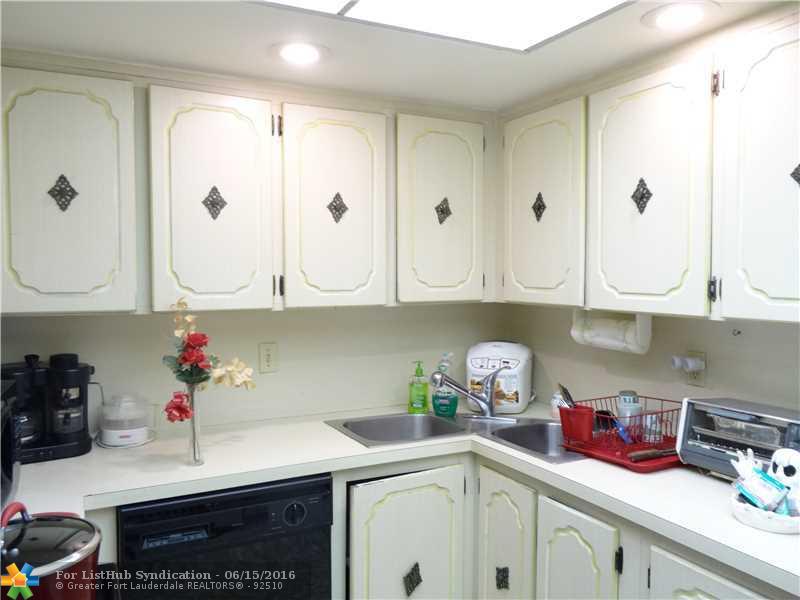 6010 S Falls Circle Dr 405, Lauderhill, FL 33319