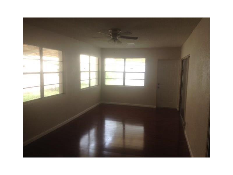 4153 Northwest 52nd Ave, Lauderdale Lakes, FL 33319