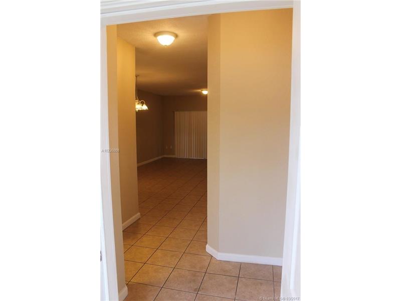 8870 North Isles Cir, Tamarac, FL 33321