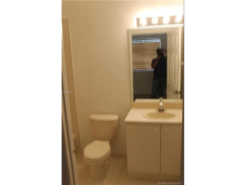 8870 North Isles Cir, Tamarac, FL 33321