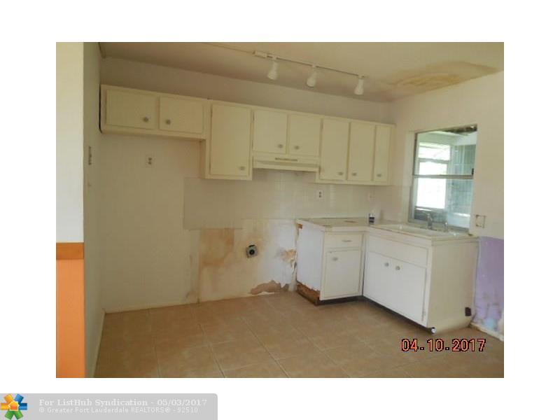 7116 NW 73rd St, Tamarac, FL 33321