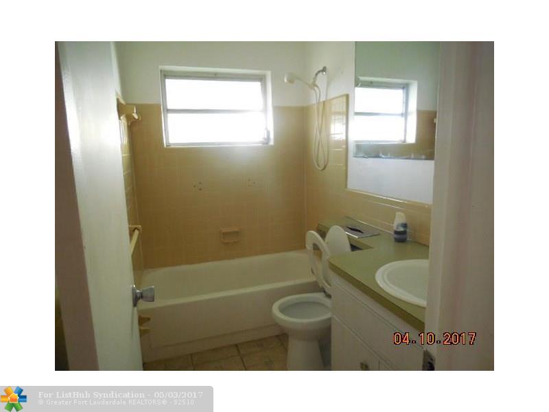 7116 NW 73rd St, Tamarac, FL 33321