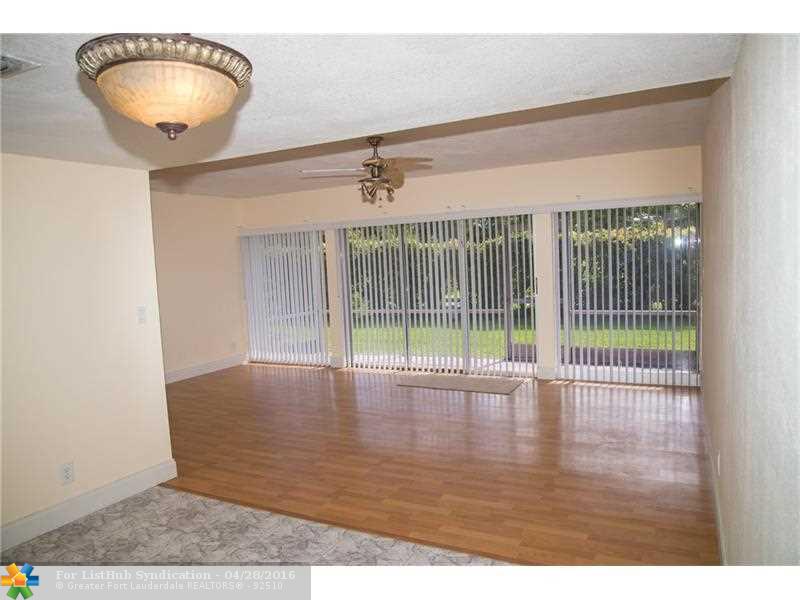 8005 LAGOS DE CAMPO BL 8005, Tamarac, FL 33321