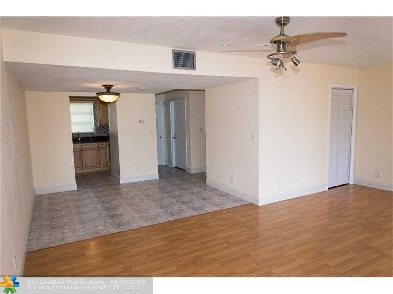 8005 LAGOS DE CAMPO BL 8005, Tamarac, FL 33321