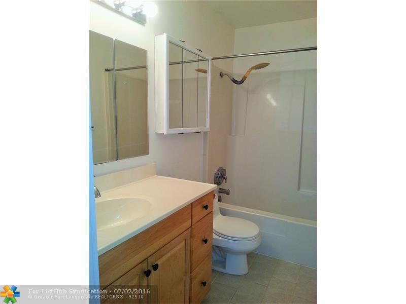 9520 NW 65th St 9520, Tamarac, FL 33321
